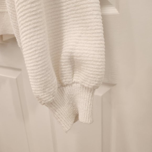 RD Style White Ballon Sleeved Sweater WITH FLAW - Picture 4 of 8